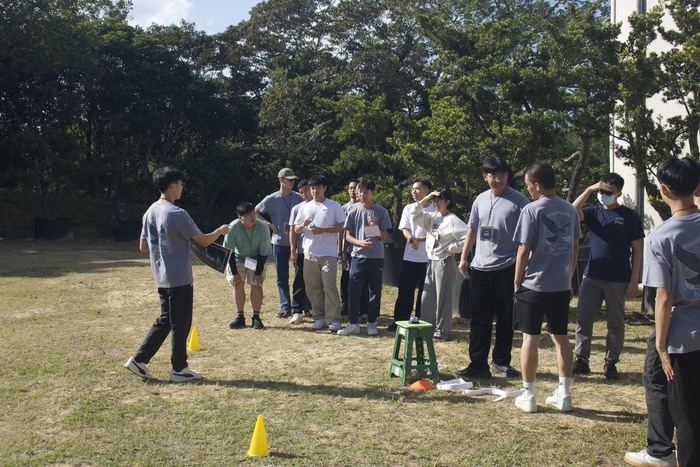 Behind the Scenes of the Family Feud Game (2)